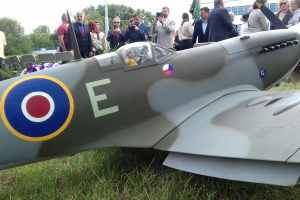 Na ruzyňském letišti si připomněli návrat československých pilotů